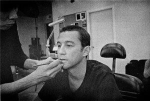 Gordon-Levitt getting made up to look like Willis