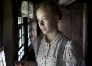 Lore (Saskia Rosendahl)