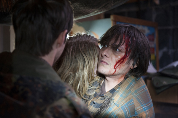 Brad (Edward Furlong) protects his wife in Aftermath