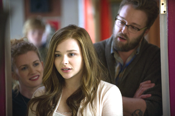 Mireille Enos As Kat, Chloë Grace Moretz As Mia Hall And Joshua Leonard As Denny