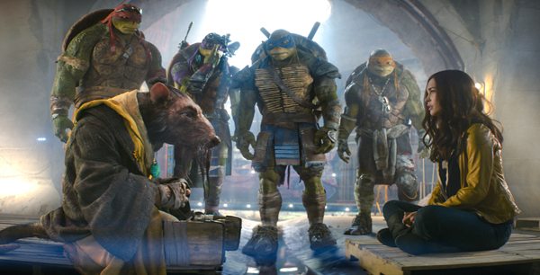 Raphael, Splinter, Donatello, Leonardo, Michelangelo, and Megan Fox as April O'Neil