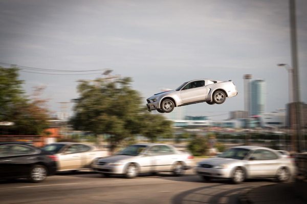 Special stunts are one of the topics in the Bonus Features