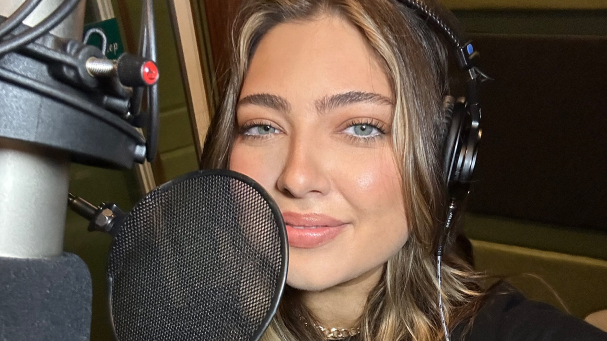 Interview Voiceover Artist Shelby Young ACED Magazine Network BTS Mic 2480x1395 