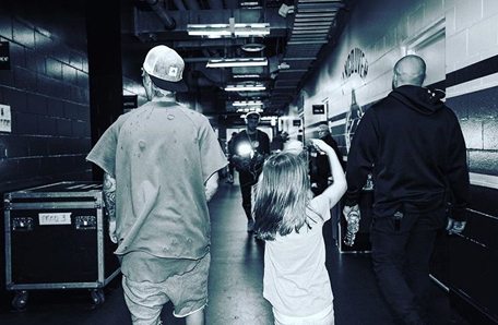 Mikey Arana (left) is responsible for Justin Bieber’s safety, which often means keeping an eye out for his family members as well