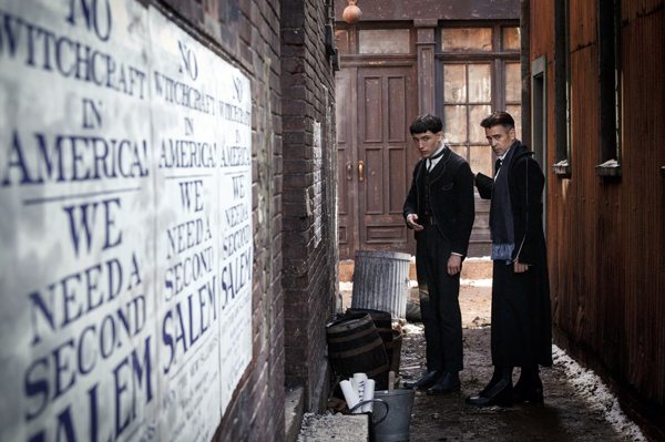 Colin Farrell and Ezra Miller in Fantastic Beasts and Where to Find Them 2