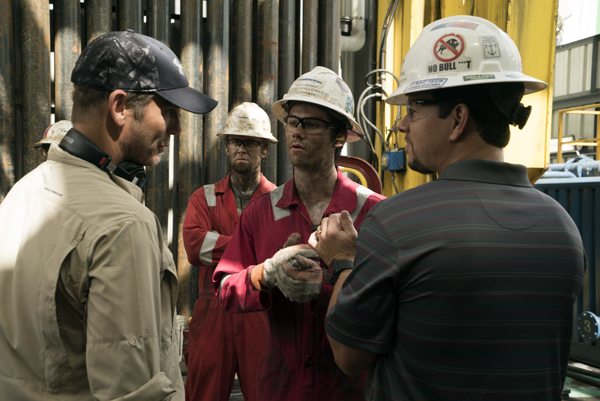 Director Peter Berg (far left), Jeremy Sande (center left), Dylan O’Brien (center right) and Mark Wahlberg (far right) on the set of DEEPWATER HORIZON.