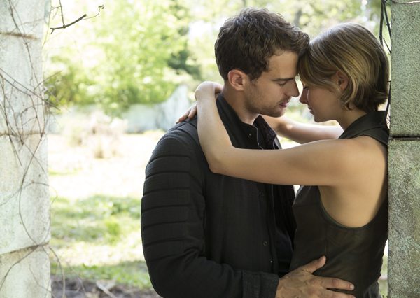 Four (Theo James) and Tris (Shailene Woodley)