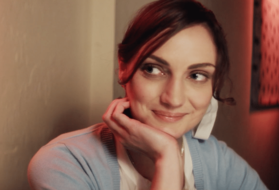 hannah-levien-as-waitress