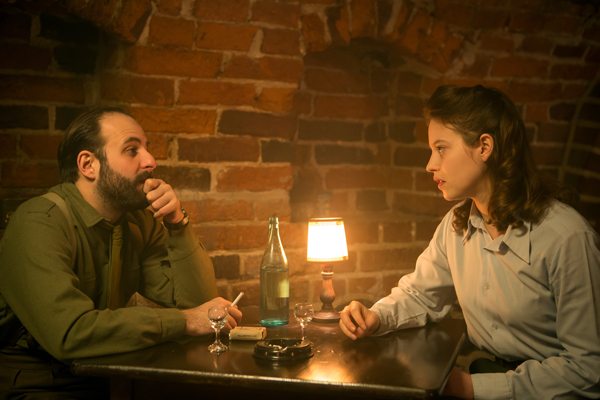 Mathilde Beaulieu (Lou de Laage) meets with Dr Lehmann (Vincent Macaigne)