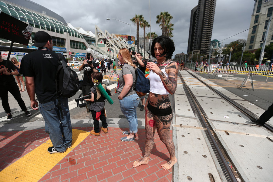 COMIC-CON INTERNATIONAL: SAN DIEGO 2015 -- "Blindspot" Jane Doe - Duffel Bag Stunt -- Pictured: Jane Doe Look-A-Like, Thursday, July 9, 2015, from Tin Fish Gaslamp, San Diego, Calif. -- (Photo by: Mark Davis/NBC)