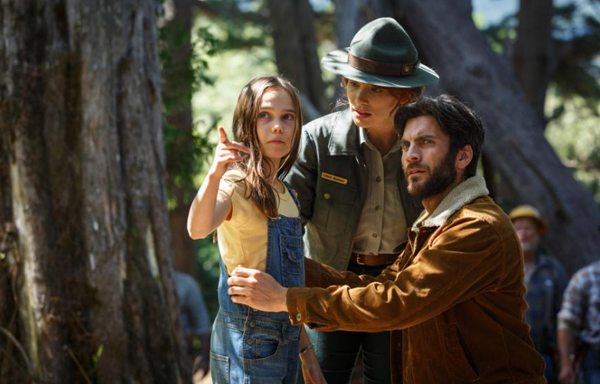 Natalie (Oona Laurence) her mother and father about Pete with Bryce Dallas Howard as Grace and Wes Bentley as Jack