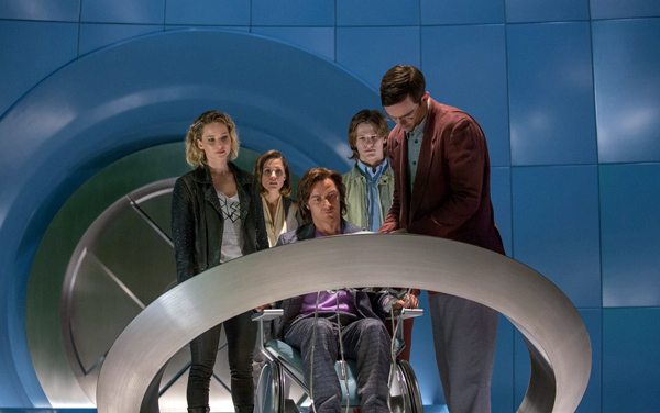 Professor Charles Xavier (James McAvoy), Raven (Jennifer Lawrence), Moira MacTaggart (Rose Byrne), Havoc (Lucas Till), Beast (Nicholas Hoult)