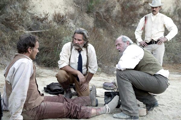 The posse Arthur (Patrick Wilson), Sheriff Hunt (Kurt Russell), Chicory (Richard Jenkins) and Brooder (Matthew Fox)