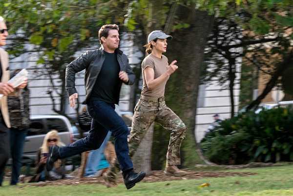 Left to right: Tom Cruise plays Jack Reacher and Cobie Smulders plays Turner in Jack Reacher: Never Go Back from Paramount Pictures and Skydance Productions