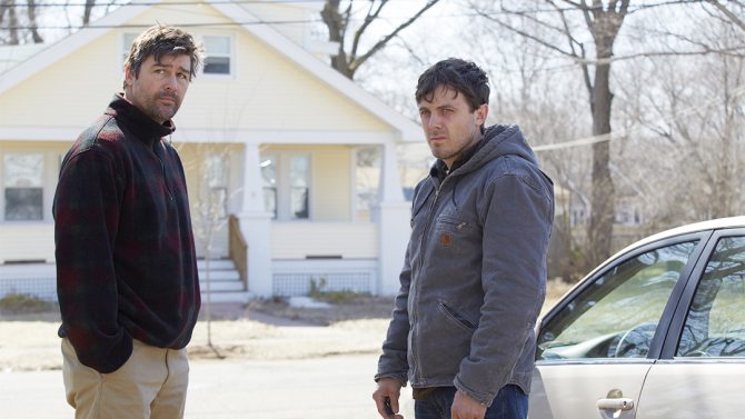 Joe (Kyle Chandler)  and his brother Lee (Casey Affleck)  in MANCHESTER BY THE SEA
